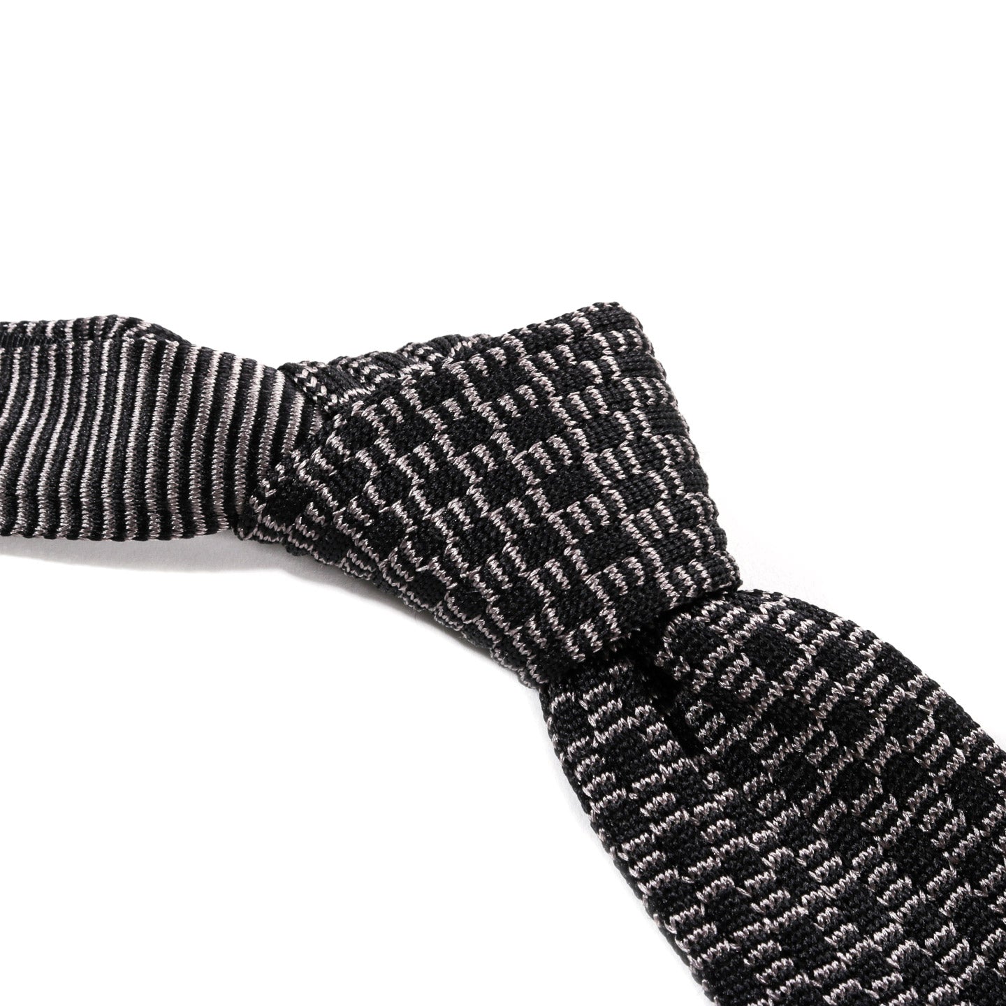 MFPEN FORMAL TIE BLACK / GREY LADDER SILK