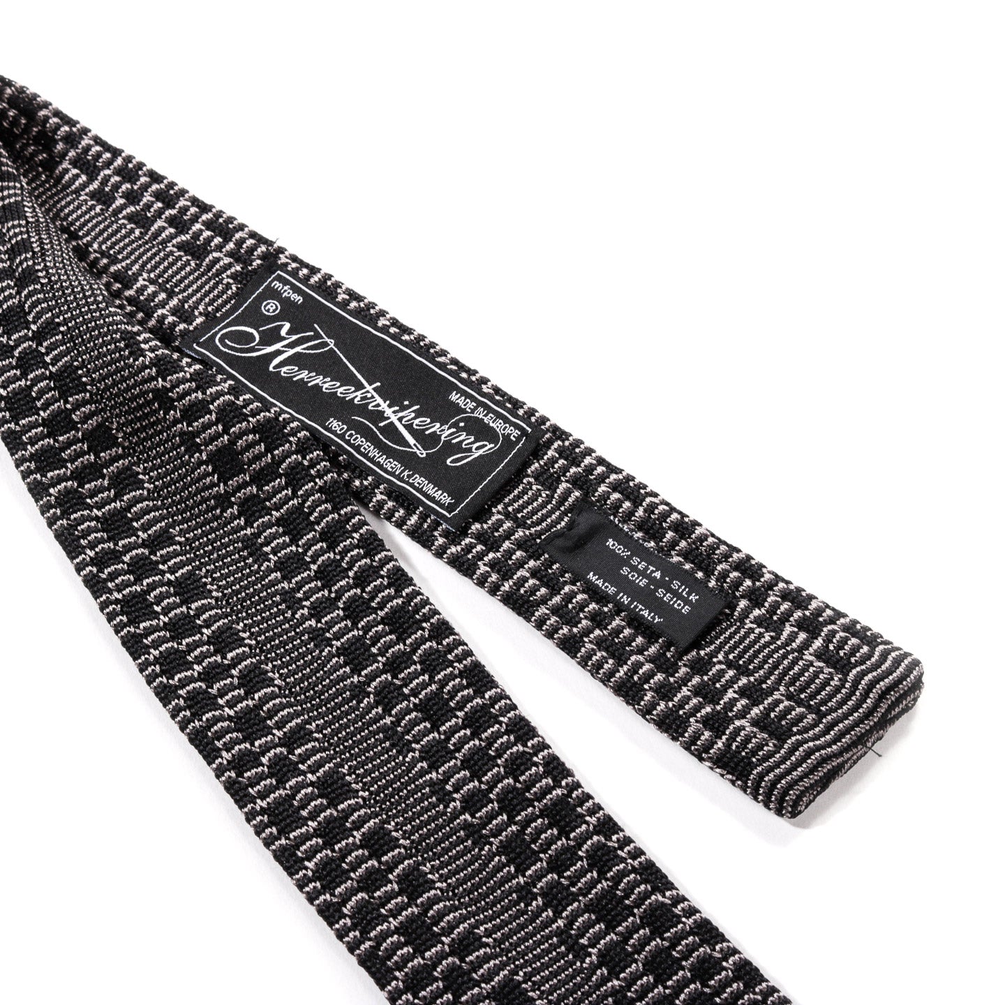 MFPEN FORMAL TIE BLACK / GREY LADDER SILK